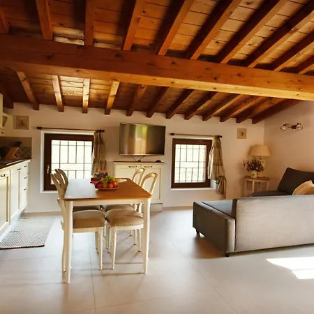 Corte Busola Jacuzzi Riscaldata Uso Esclusivo Ad Un Passo Da Verona