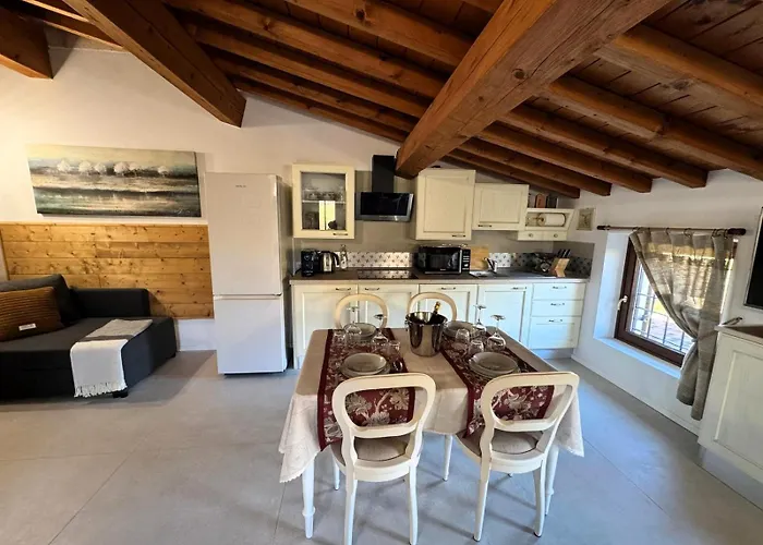 Corte Busola Jacuzzi Riscaldata Uso Esclusivo Ad Un Passo Da アパート